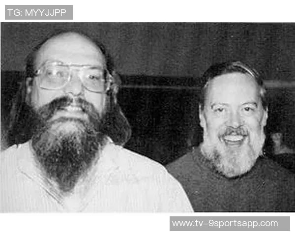 弗里曼防守丹尼斯三分时垫脚被判定为一级恶意犯规引发争议