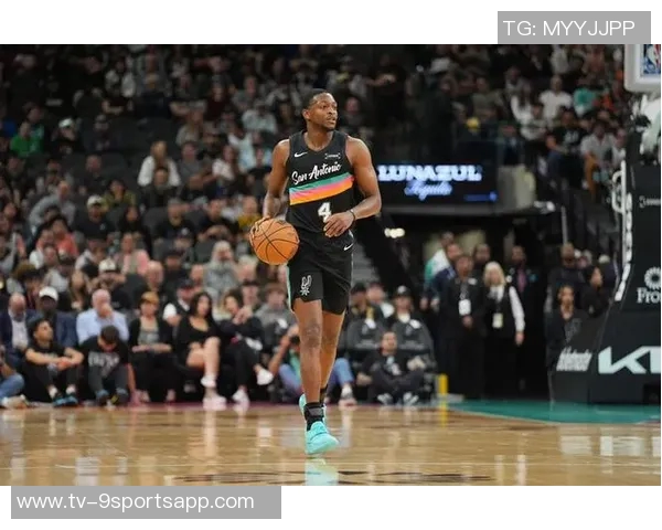 福克斯全能表现助力球队获胜16投9中贡献26分5篮板9助攻3抢断三分球命中率高